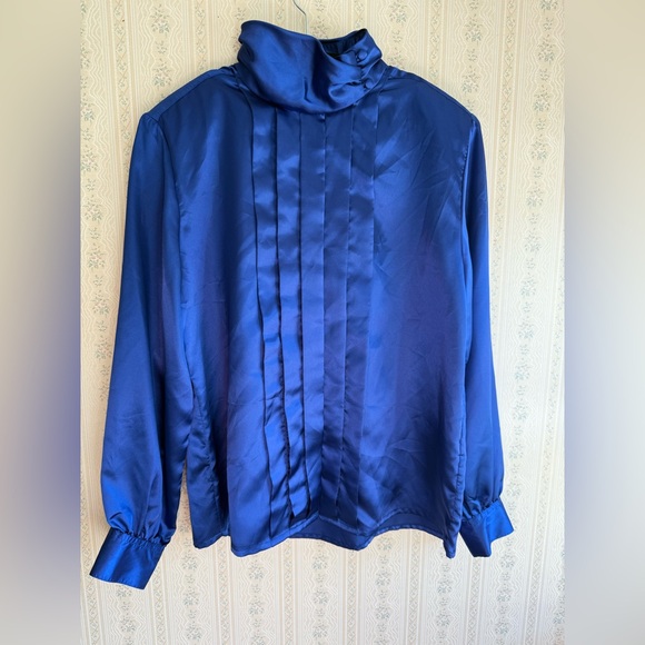 Worthington Tops - Worthington vintage satin blue button down